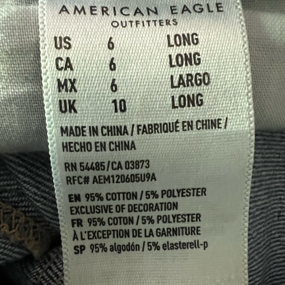American Eagle Mom Jeans Ankle Ripped Straight Leg SZ 6 long - Picture 8 of 8